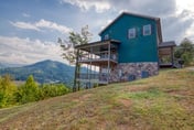 Mountain Views for 14, Hot Tub, Game Room, Theater  |  Community Pool, Peaceful Wears Valley Home, 30 Mins to Dollywood and Gatlinburg, 24 Hr Hospitality