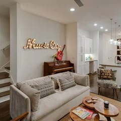 6 BR Gulch Homes, Garages, Rooftops, Walk to Gulch  10 Mins to Broadway, 24 Hour Hospitality Team, Perfect for Groups