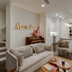 Modern 3BR with Garage, Rooftop, Hot Neighborhood 10 Mins to Broadway, 24 Hour Hospitality Team, Perfect for Groups