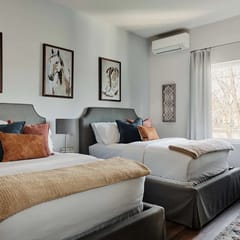Rooftop, Karaoke & Game Garage In East Nashville    |     10 Min to Nissan Stadium, Garage, Ping Pong, Karaoke, Axe Throwing, Shuffleboard, 10 Mins to Broadway, 5 Mins to Five Points, Perfect for Bachelors or Bachelorettes, 24 Hr Hospitality