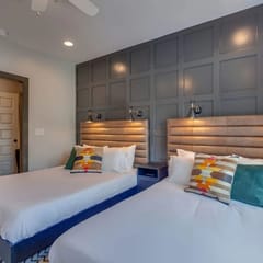 Sleep 20 in 2 Side-by-Side East Nashville Homes   |    Smart TVs, Workspaces And Fast WiFi, 2 Garages And Full Kitchens, Walk to Mas Tacos, 10 Min To Broadway, 24 Hr Hospitality