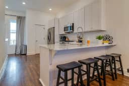 Long Term Hillsboro Village Home, Close to Vandy  |  Rooftop Deck, Garage Parking, Perfect for Students, Walk to Campus, 24 Hr Hospitality - Image 5