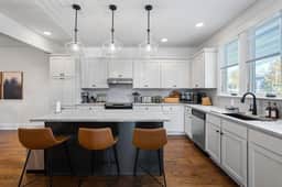 Walk to Five Points | 2 Patios + Private Garage       |     Close to Dining and Bars, Board Games, 10 Mins to Broadway, 24 Hour Hospitality - Image 4