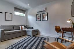 Stylish East Nash Townhouse, Walk to Favorite Eats | Cozy Den, Workspace, Smart TVs & Fast WiFi | Full Kitchen, Garage & 24 Hr Hospitality | Near Mas Tacos, Rosepepper & Five Points | 10 Min to Broadway - Image 4