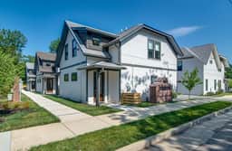 Stylish East Nash Townhouse, Walk to Favorite Eats | Cozy Den, Workspace, Smart TVs & Fast WiFi | Full Kitchen, Garage & 24 Hr Hospitality | Near Mas Tacos, Rosepepper & Five Points | 10 Min to Broadway - Image 5