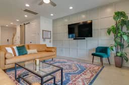 East Nashville, Flexible Group Layout, 2 CarGarage | 2 Car Garage, Smart TVs in Every Room, Near Five Points, The Gulch And 10 min to Broadway, 24 Hr Hospitality - Image 4