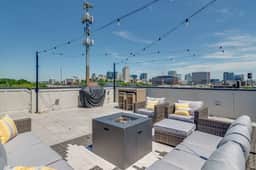 Stylish 4Bed Retreat with Rooftop, Garage, Peloton  |  Sleeps 12, Fire Table, Gourmet Kitchen, Cozy Living Space, Dedicated Parking, Near Distilleries, Marathon Village & Nightlife, Chic Skyline Views, 24 Hour Hospitality - Image 5