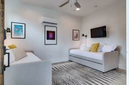 Modern East Nashville Retreat, Walk to Local Faves | Cozy Living Space, Smart TVs & Fast WiFi | Full Kitchen, Garage & Workspace | Steps to Mas Tacos & Rosepepper | 10 Min to Broadway & Nissan Stadium | 24 Hr Hospitality - Image 4