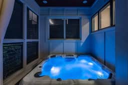 The Alistair House, Rooftop View, Hot Tub & Garage, Close To Downtown, Less than 10 Mins to 5 Points, Broadway Nissan Stadium, 3 Spacious Suites, Workspace, Garage Spaces and Ample Parking, 24 Hr Hospitality - Image 2