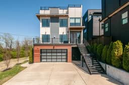 The Alistair House, Rooftop View, Hot Tub & Garage, Close To Downtown, Less than 10 Mins to 5 Points, Broadway Nissan Stadium, 3 Spacious Suites, Workspace, Garage Spaces and Ample Parking, 24 Hr Hospitality - Image 3