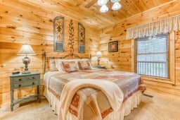 Rustic Cabin with Hot Tub, Large Deck & Game Room Two King Suites and Loft Game Room Bunks, 10 Mins to Gatlinburg, 20 Mins to Pigeon Forge Great for Families, 24 Hr Hospitality, Dog Friendly - Image 5