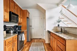 Walk to Vanderbilt | Screened Porch + Park 4 Cars  |  Workspace | Walk to Hillsboro Village, Fido & Pancake Pantry | Minutes to Music Row, 12 South & Broadway | Perfect for Families, Friends & University Visits - Image 2