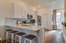 Luxury Hillsboro Village Rooftop Retreat, Sleep 12 w/ Chef’s Kitchen, Smart TVs & Garage, Walk to Vanderbilt, Pancake Pantry & Boutique Shopping, Minutes to Broadway, 12 South & The Parthenon, 24/7 Hospitality - Image 5