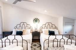 Luxury Hillsboro Village Rooftop Retreat, Sleep 12 w/ Chef’s Kitchen, Smart TVs & Garage, Walk to Vanderbilt, Pancake Pantry & Boutique Shopping, Minutes to Broadway, 12 South & The Parthenon, 24/7 Hospitality - Image 3