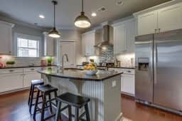 Spacious 4 King Room Belmont Home, 2 Living Rooms | Walk to Belmont & Vanderbilt | Large Dining Table, Smart TVs, Parking, 24 Hr Hospitality | Near Music Row & The Gulch | 2 miles to Broadway - Image 2