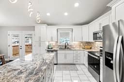 Family Home in Oakwood, 12 Mins to Campus, Patio | Washer Dryer, 2 Bathrooms, Utilities and Internet Included, Great for Students or Families, Charming Oakwood-Lincoln Park Home, 10 Walk to Dining, 24 Hour Hospitality Team - Image 4