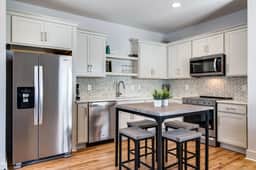 Modern East Nashville Gem, Walk to Local Favorites | Cozy Den, Workspace & Smart TVs | Fully Equipped Kitchen, Garage & Fast WiFi | Near Mas Tacos, Rosepepper & Five Points | 10 Min to Broadway & Nissan Stadium | 24 Hr Hospitality - Image 2