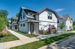 Modern East Nashville Gem, Walk to Local Favorites | Cozy Den, Workspace & Smart TVs | Fully Equipped Kitchen, Garage & Fast WiFi | Near Mas Tacos, Rosepepper & Five Points | 10 Min to Broadway & Nissan Stadium | 24 Hr Hospitality - Image 5