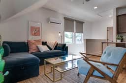 Charming East Nash Retreat, Walk to Dining Faves  | Cozy Den, Workspace & Smart TVs | Plush Velvet Sofa, Full Kitchen & Garage | Near Mas Tacos & Five Points, 10 Min to Broadway | 24 Hr Hospitality - Image 2