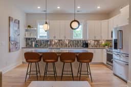 Monthly West End Retreat In Elevator Building | 3 King Beds, Patio, Spacious Long Term Listing, Sleeping Space for Guests, Perfect for Vanderbilt Students, Walk to Campus, 24 Hr Hospitality - Image 3