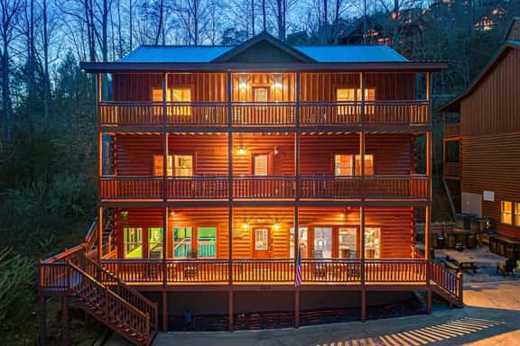 Mountain Views, Indoor Pool, Game Room, By Parkway, Six Bedroom Home Including Four King Suites, Hot Tub, Minutes to Dollywood, Gatlinburg & Great Smoky Mountains National Park, 24 Hr Hospitality - Image 1