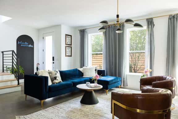 Gated Luxe Home with Rooftop, Bunk Room, & Parking  |  Sleeps 10 with King Suite, Queen Rooms & Custom Bunks, Chef’s Kitchen w/ Wine Fridge,  Rooftop Patio, Dog Friendly, Dedicated Parking, Mins from Downtown and Broadway, 24 Hour Hospitality - Image 1