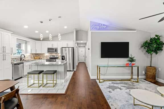Family Home in Oakwood, 12 Mins to Campus, Patio | Washer Dryer, 2 Bathrooms, Utilities and Internet Included, Great for Students or Families, Charming Oakwood-Lincoln Park Home, 10 Walk to Dining, 24 Hour Hospitality Team - Image 1