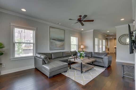 Spacious 4 King Room Belmont Home, 2 Living Rooms | Walk to Belmont & Vanderbilt | Large Dining Table, Smart TVs, Parking, 24 Hr Hospitality | Near Music Row & The Gulch | 2 miles to Broadway - Image 1