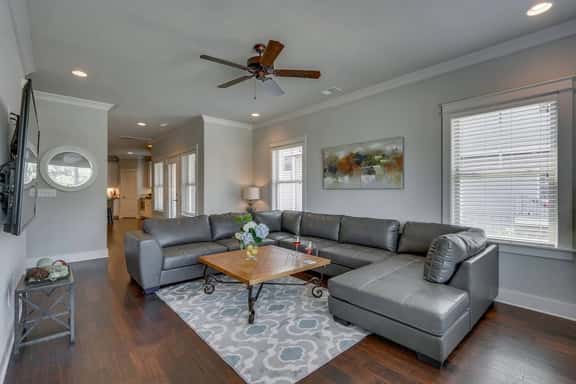 Elegant 4 King Belmont Retreat with 2 Living Rooms | Walk to Belmont and Vanderbilt | Near 12th South, Music Row & The Gulch | 2 miles to Broadway | Large Dining Table, Smart TVs, Parking, 24 Hr Hospitality - Image 1