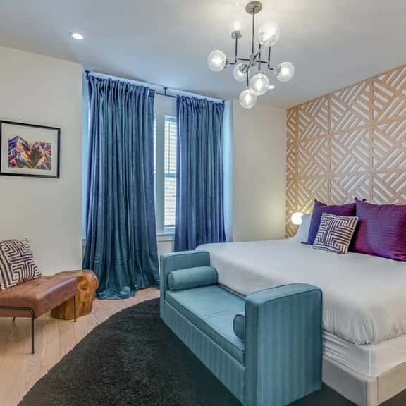 Belmont Music Row 4 Bed, Rooftop, 10 Minutes To DT | 24 Hour Hospitality Team, Perfect for Groups, 7.5 Miles to Airport - Image 1