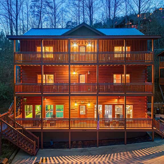 Mountain Views, Indoor Pool, Game Room, By Parkway, Six Bedroom Home Including Four King Suites, Hot Tub, Minutes to Dollywood, Gatlinburg & Great Smoky Mountains National Park, 24 Hr Hospitality - Image 1