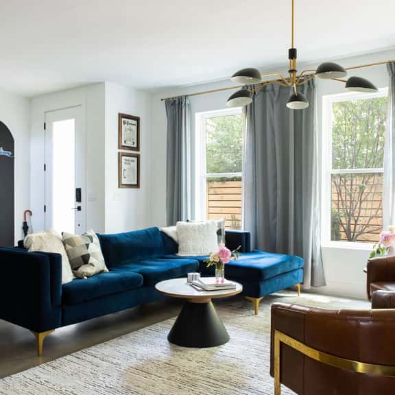 Gated Luxe Home with Rooftop, Bunk Room, & Parking  |  Sleeps 10 with King Suite, Queen Rooms & Custom Bunks, Chef’s Kitchen w/ Wine Fridge,  Rooftop Patio, Dog Friendly, Dedicated Parking, Mins from Downtown and Broadway, 24 Hour Hospitality - Image 1