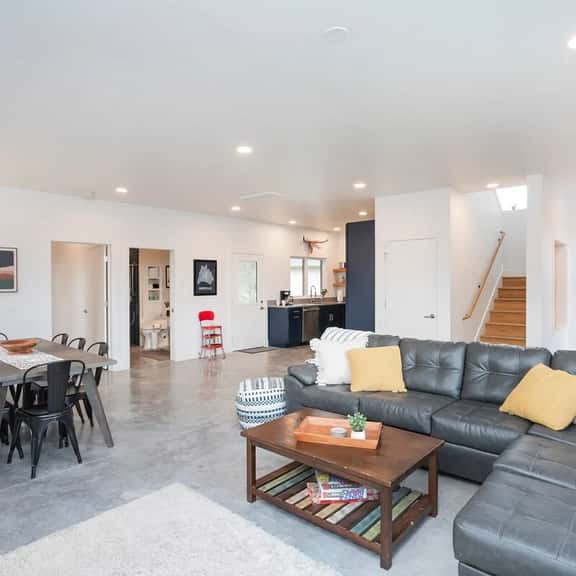 ADA-Accessible Dog Friendly Home with Patio, Yard, Ample Parking, Great for Families, 12 Mins to Broadway, 12South, Geodis Park, 24 Hr Hospitality - Image 1