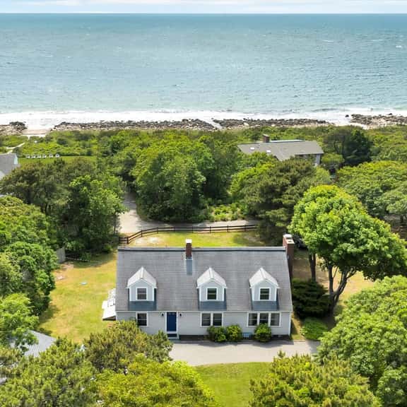 Scraggy Neck 5-Bed Retreat, Fenced Yard with Deck |  Sleeps 10, Dog-Friendly, Grill, Community Boat Ramp & Playground, Scenic Loop for Walking and Biking, Perfect Vacation Getaway, 24 Hour Hospitality - Image 1