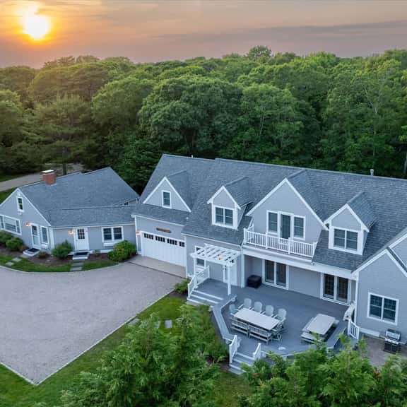7BR Estate · One Block to Ocean · Sleeps 22 - Image 1