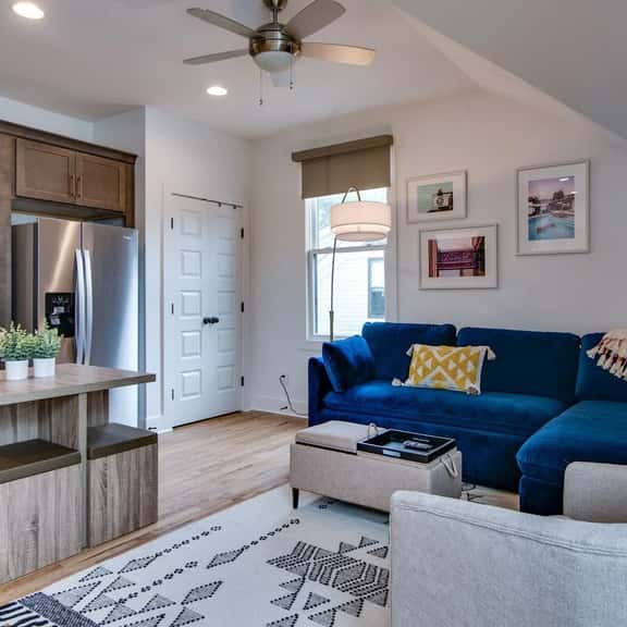 Modern East Nashville Retreat, Walk to Local Faves | Cozy Living Space, Smart TVs & Fast WiFi | Full Kitchen, Garage & Workspace | Steps to Mas Tacos & Rosepepper | 10 Min to Broadway & Nissan Stadium | 24 Hr Hospitality - Image 1