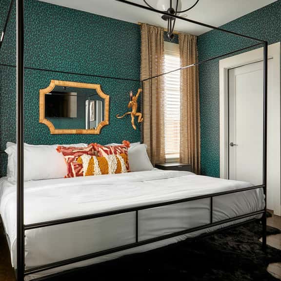 Three Walkable Luxury Lofts in Popular 12 South   | Walk to Ladybird Taco, Frothy Monkey & Boutiques | 4 Beds & 4 Baths w/ Soaring Ceilings, Stylish Design & Shared Courtyard | Sleep 12 Near Belmont, Vanderbilt & Minutes to Broadway | 7 Possible Choices - Image 1
