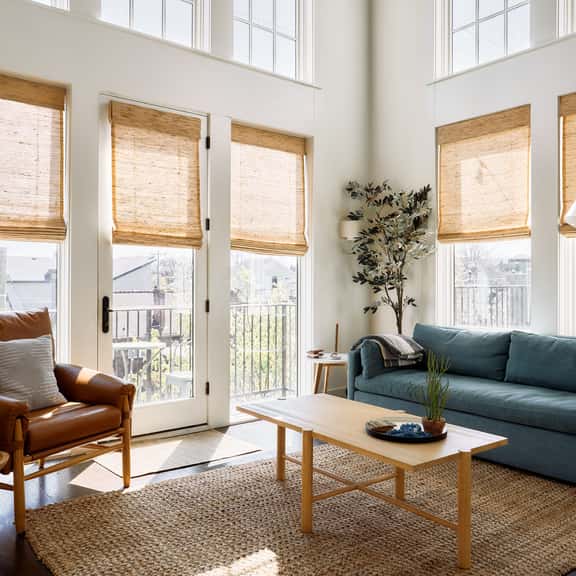 Light Filled Corner Penthouse In 12 South, Parking | Shared Courtyard, Near Coffee And Eateries - Image 1