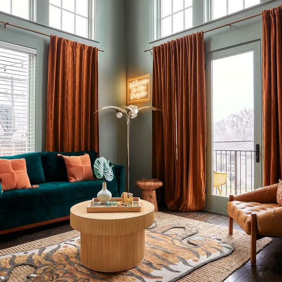 Two Walkable Luxury Lofts in Nashville’s 12 South | Walk to Ladybird Taco, Frothy Monkey & Boutiques | 4 Beds & 4 Baths w/ Soaring Ceilings, Stylish Design & Shared Courtyard | Sleep 12 Near Belmont, Vanderbilt & Minutes to Broadway | 7 Possible Choices - Image 1