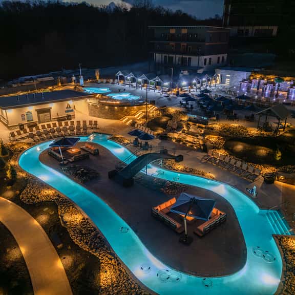 Sleep 18, Water Park, Indoor Pool, 10 Mins to PF, Hot Tub, Seasonal Waterpark with Pools, Splash Pad and Lazy River, Movie Theatre, Game Room, Fire Pits, Year Round Indoor Pool, Views, 24 Hr Hospitality, Great for Families - Image 1