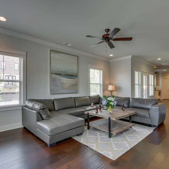 Spacious 4 King Room Belmont Home, 2 Living Rooms | Walk to Belmont & Vanderbilt | Large Dining Table, Smart TVs, Parking, 24 Hr Hospitality | Near Music Row & The Gulch | 2 miles to Broadway - Image 1