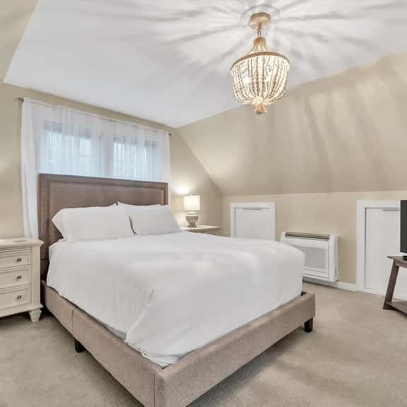 Family-Friendly Home Near Beach with Fenced Yard   |   Fire Pit, Three Bedroom Plus Office make for Four Unique Sleeping Spaces, Pocasset Home Perfect for Families, Host up to 7, 24 Hr Hospitality - Image 1