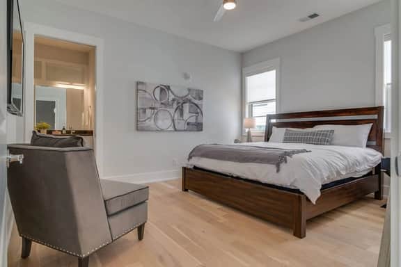 Roomy 1-Level Condo Near Vanderbilt With Parking    |    1 Story, Secure Parking, Patio. 3 miles to Broadway - Image 3