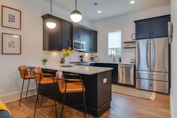 Germantown Gem: Rooftop, Garage & Walk To It All! - Image 3