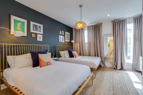 Belmont Music Row 4 Bed, Rooftop, 10 Minutes To DT | 24 Hour Hospitality Team, Perfect for Groups, 7.5 Miles to Airport - Image 4