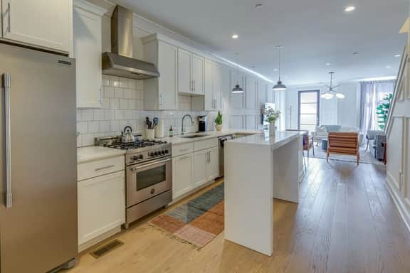 Belmont Music Row 4 Bed, Rooftop, 10 Minutes To DT | 24 Hour Hospitality Team, Perfect for Groups, 7.5 Miles to Airport - Image 2