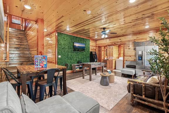 Mountain Views, Indoor Pool, Game Room, By Parkway, Six Bedroom Home Including Four King Suites, Hot Tub, Minutes to Dollywood, Gatlinburg & Great Smoky Mountains National Park, 24 Hr Hospitality - Image 5