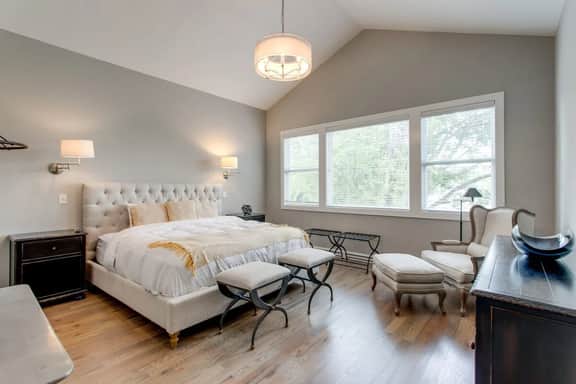12 South Family Home With Den + Screened Porch     |     Walk to Shopping in 12 South, 10 Minutes to Broadway, Dedicated Parking, Perfect for Families, 24 Hr Hospitality - Image 3
