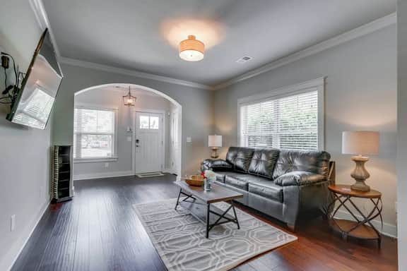 Twin Belmont Homes w/ 8 King Rooms, 4 Living Rooms | Sleep Up to 24 Guests | Walk to Belmont & Vanderbilt | Near Music Row, The Gulch & 12 South | 2 miles to Broadway | Smart TVs, Parking, 24 Hr Hospitality - Image 4