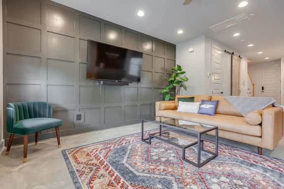 Sleep 20 in 2 Side-by-Side East Nashville Homes   |    Smart TVs, Workspaces And Fast WiFi, 2 Garages And Full Kitchens, Walk to Mas Tacos, 10 Min To Broadway, 24 Hr Hospitality - Image 5